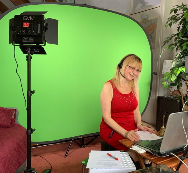 Lisa in her new virtual studio