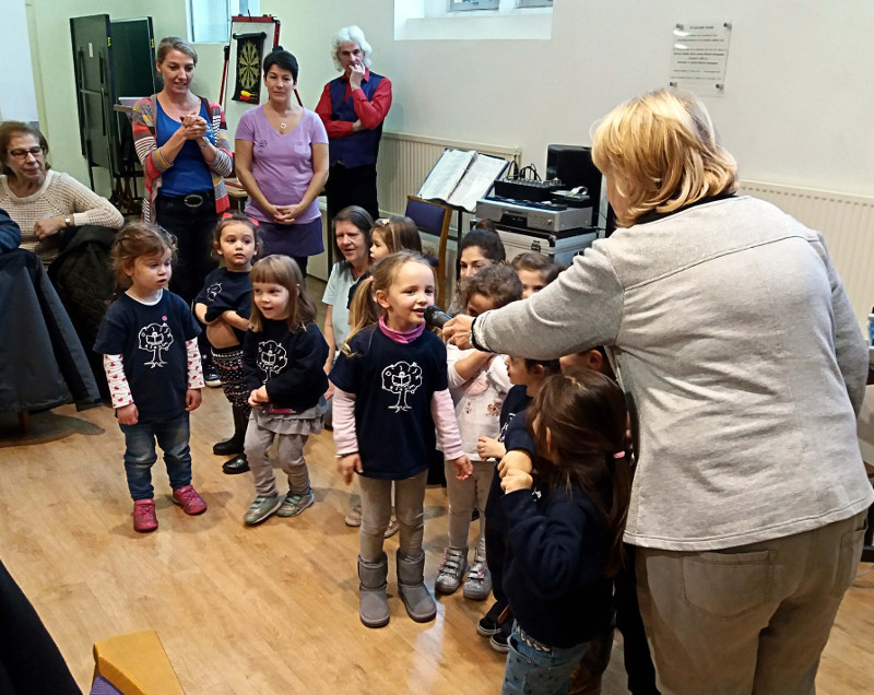 Children from the Kindergarten came to sing Chanukah songs and recited poems to Dementia Club UK Members