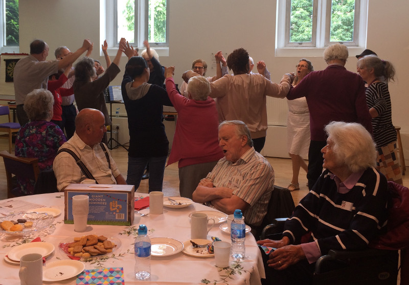 Singalong and dancing at Sha’arei Tsedek Dementia Club UK